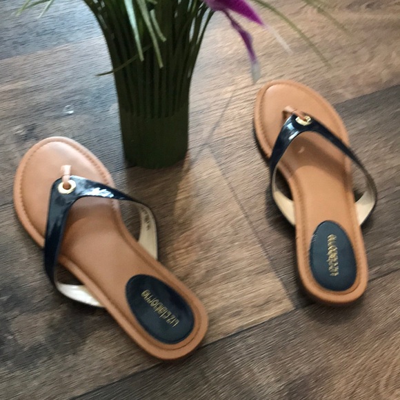 liz claiborne flat sandals